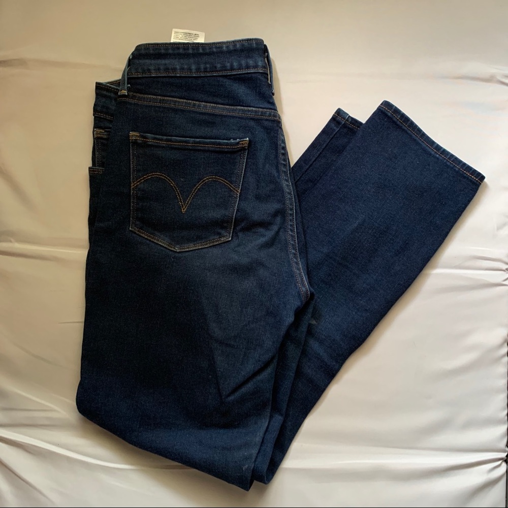Levi’s Dark Wash Mid Rise Skinny Jeans